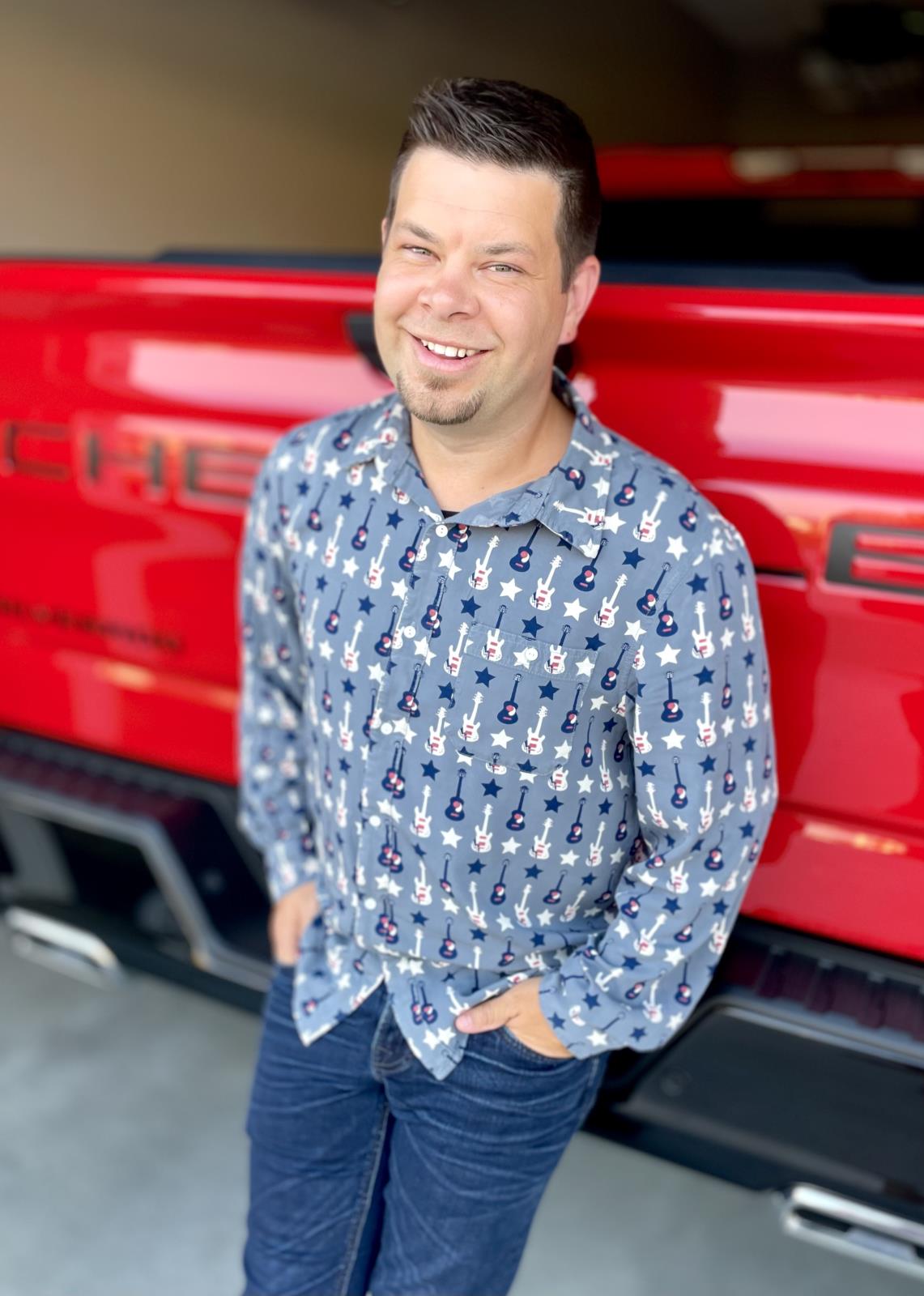 Men's Print Long Sleeve Woven Button-Down Shirt in Slate Guitars and Stars