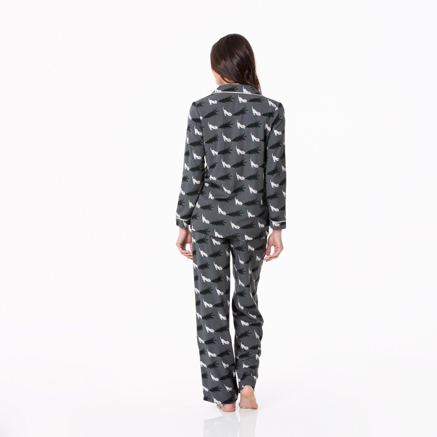 Women's Print Woven Long Sleeve Collared Pajama Set in Pewter Christmas Tree Drag