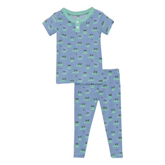 Print Short Sleeve Henley Pajama Set in Dream Blue Bespeckled Frogs