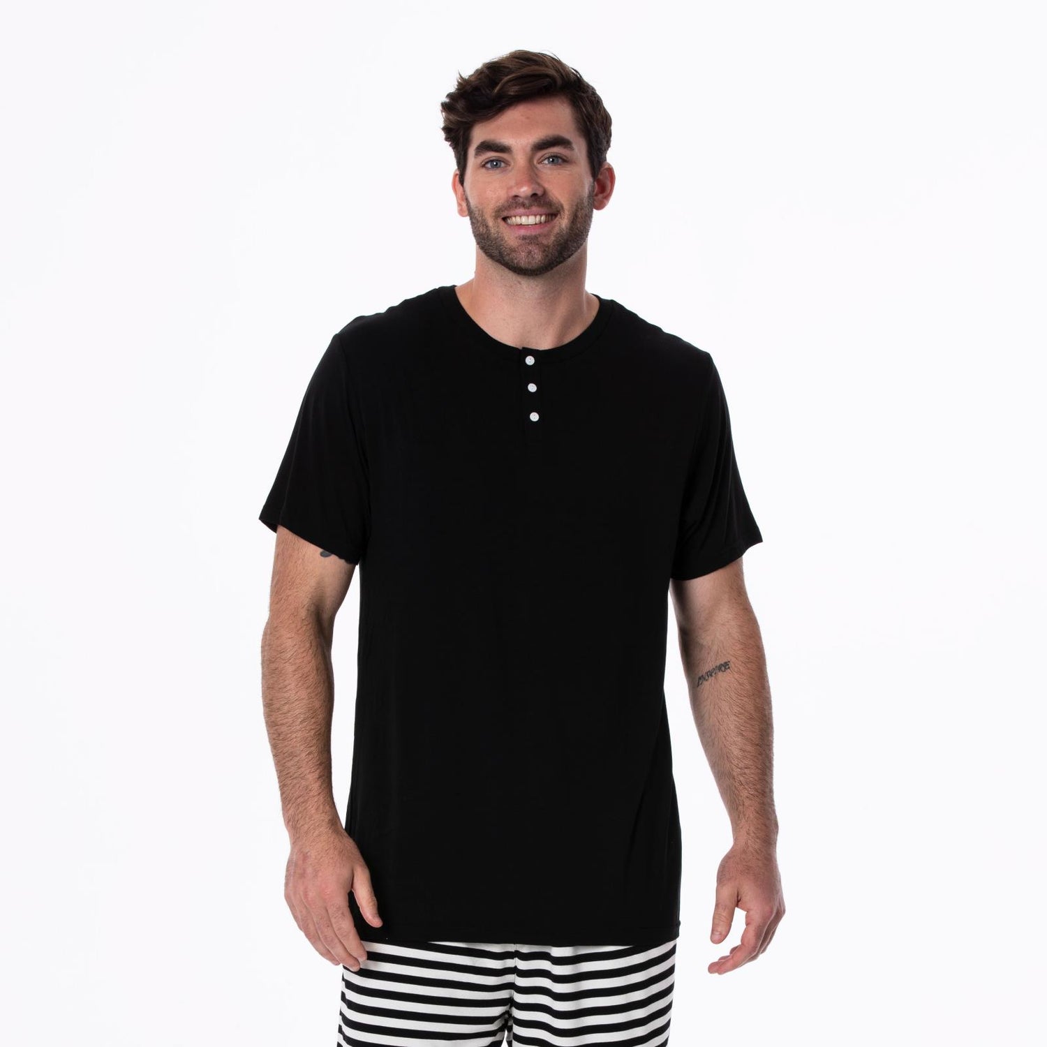 Men's Solid Short Sleeve Henley in Midnight
